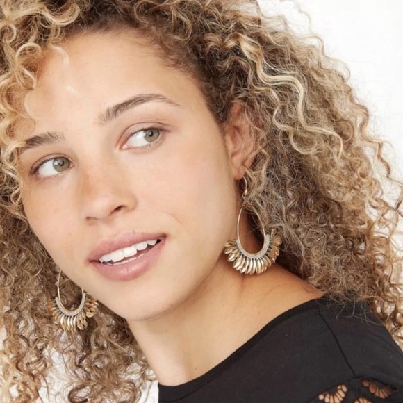 Stella & Dot Pegasus Earrings - Gold - Lightweight, Elegant. - Picture 5 of 5